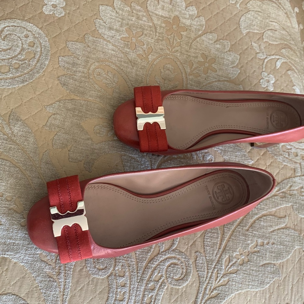 TORY BURCH ORANGE BLOCK HEEL PUMP